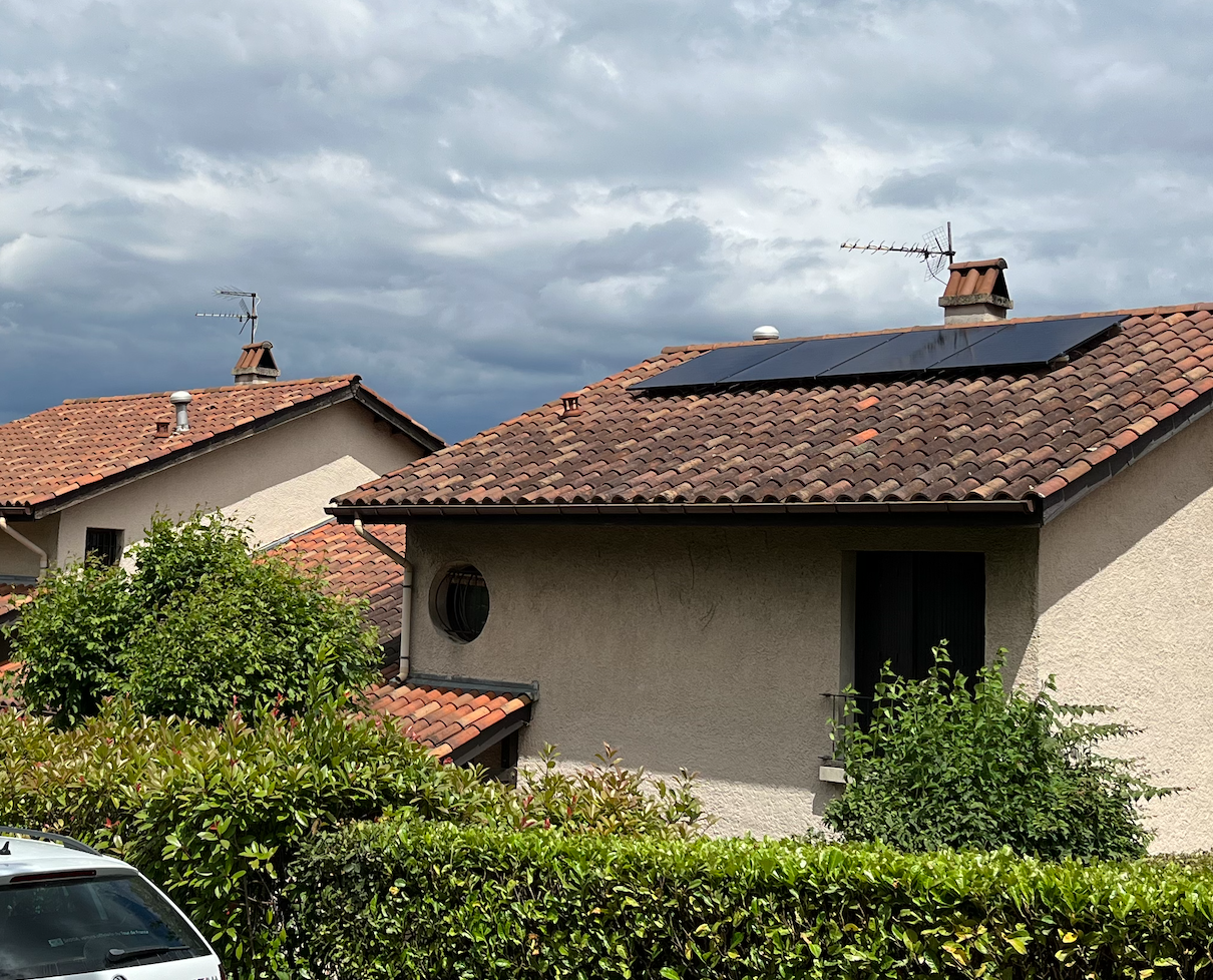 toiture et panneaux solaires Alpesphotons