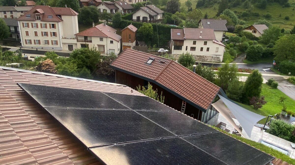 panneaux solaires Alpesphotons d'une maison individuelle