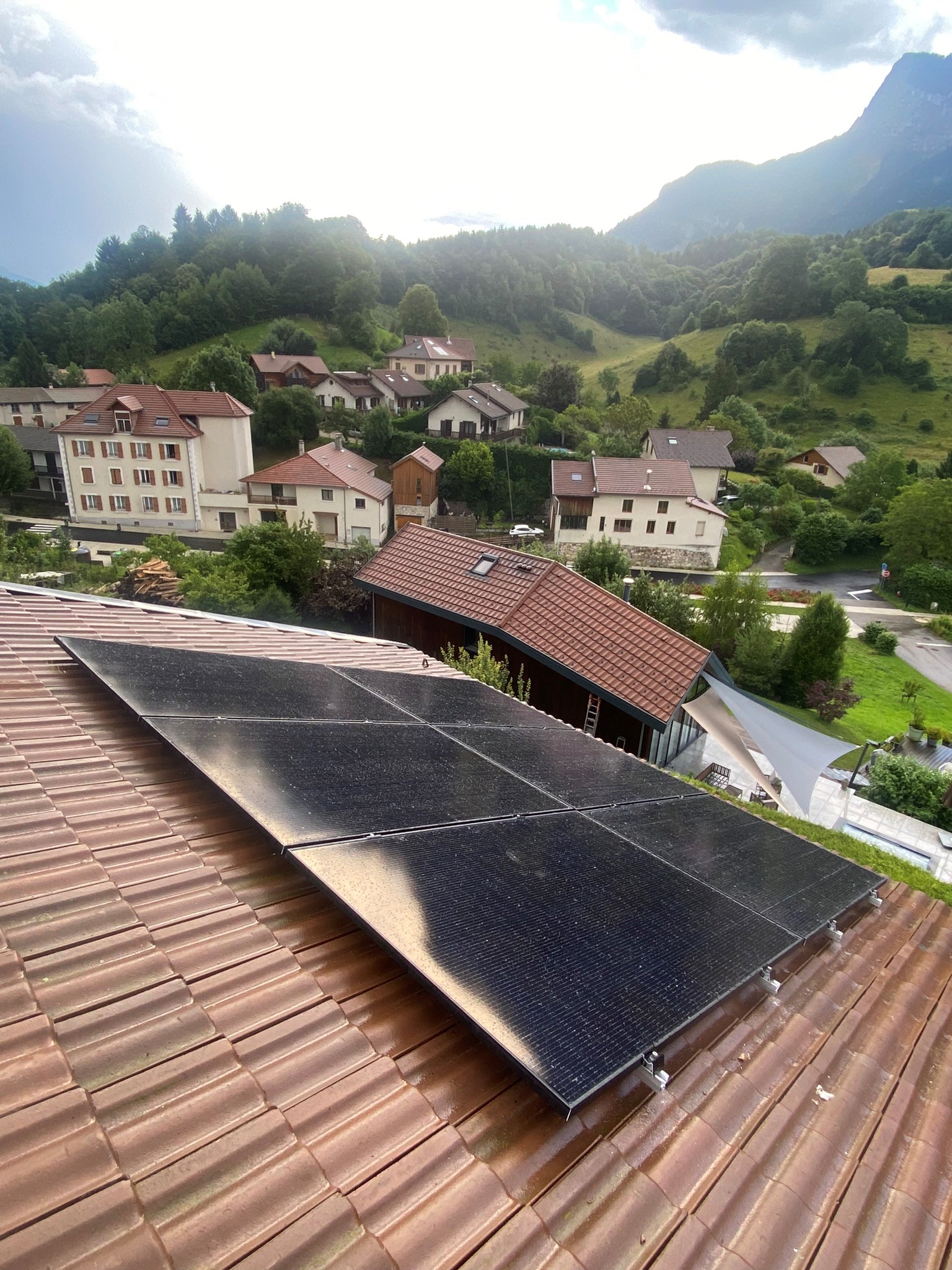 panneaux solaires Alpesphotons d'une maison individuelle